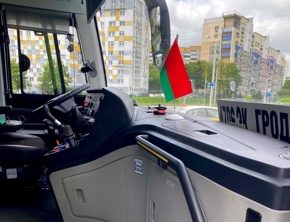 «Чтобы все поняли значимость праздника»: накануне Дня Независимости автобусы украсили национальной символикой